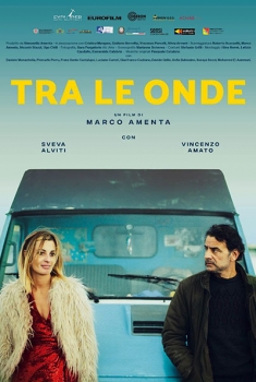 Tra le onde (2022)